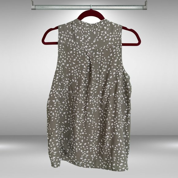 SO Brand Green and White Floral Flowy Sleeveless Mandarin Collar Dress Shirt - Picture 2 of 3